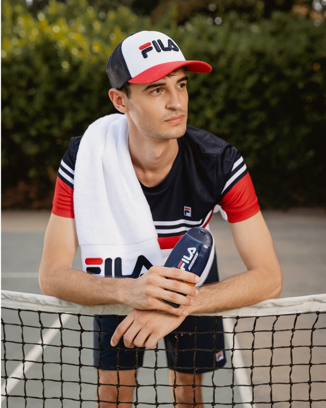 لاعب يستخدم منتجات FILA Sport Active